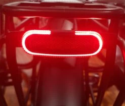 Fuxon Gepäckträgerrücklicht R-100-EB Mit Standlicht 50mm Schraubenabstand 6-12V Gleichspannung -Fahrradsportgeschäft Fuxon Ruecklicht R 100 EB 6 12Volt 50mm fuer Gepaecktraeger 070 50197b